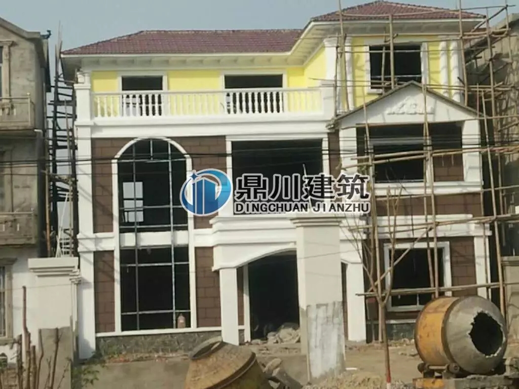 農(nóng)村復(fù)式三層大氣別墅，造價親民易建造，30萬也能建出豪宅效果！