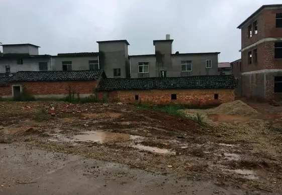 【自建房案例】網(wǎng)友30萬(wàn)蓋三層自建房，建成效果讓鄰居紛紛仿建！