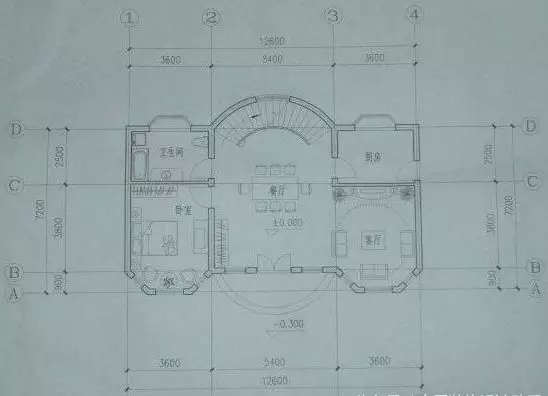 分享：網(wǎng)友自建二層小別墅，3個(gè)半圓外飄陽臺(tái)的特殊造型成亮點(diǎn)！