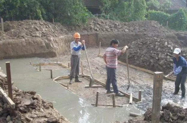 分享：網(wǎng)友自建二層小別墅，3個(gè)半圓外飄陽臺(tái)的特殊造型成亮點(diǎn)！