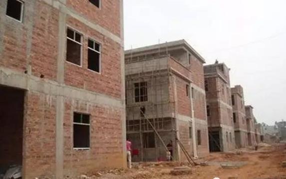 2017年農(nóng)村想建房要抓緊，未來(lái)建房困難重重