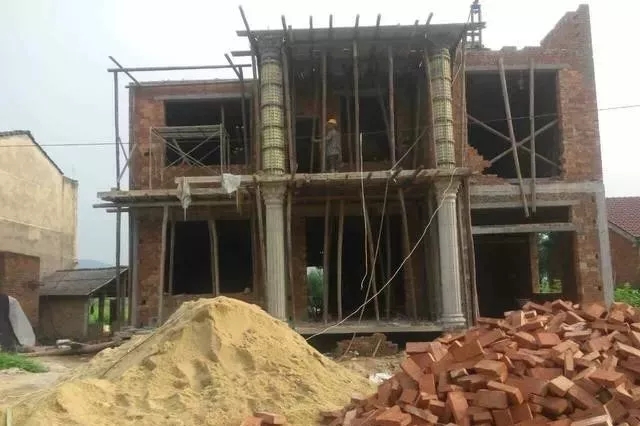 農(nóng)村自建房巧用羅馬柱，讓房子高端大氣還不貴！