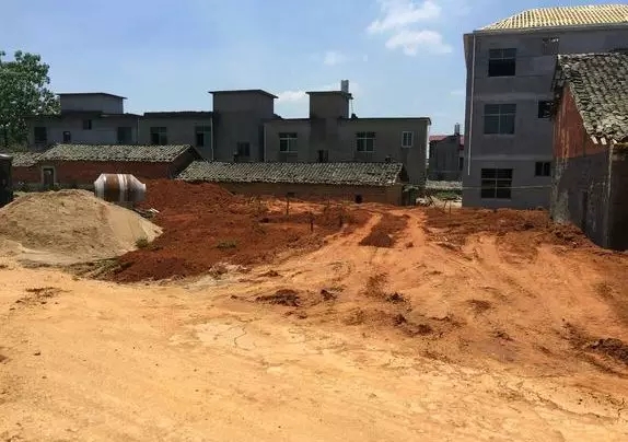 【自建房案例】網(wǎng)友30萬(wàn)蓋三層自建房，建成效果讓鄰居紛紛仿建！