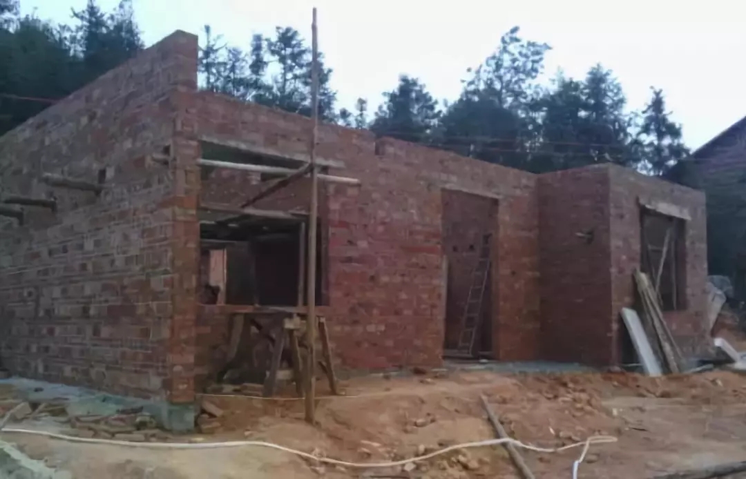 這才叫享福！網(wǎng)友分享兄弟姐妹眾力給老母親農(nóng)村自建房過程！