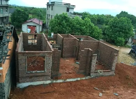 【自建房案例】網(wǎng)友30萬(wàn)蓋三層自建房，建成效果讓鄰居紛紛仿建！