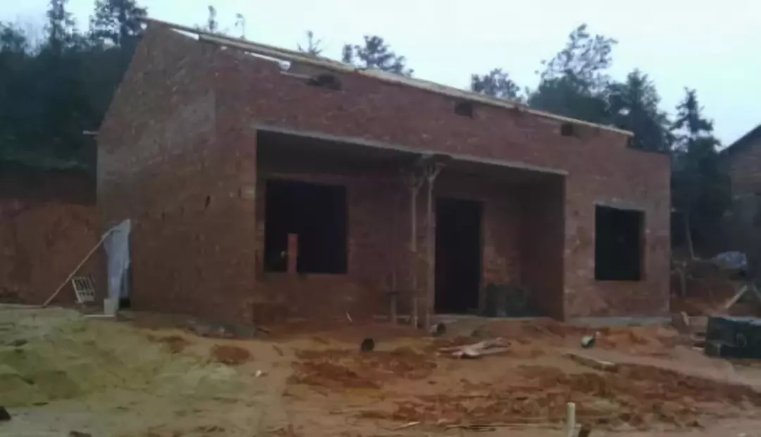 這才叫享福！網(wǎng)友分享兄弟姐妹眾力給老母親農(nóng)村自建房過程！