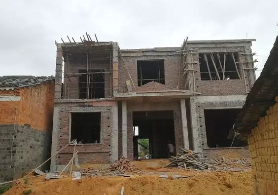 【自建房案例】網(wǎng)友30萬(wàn)蓋三層自建房，建成效果讓鄰居紛紛仿建！